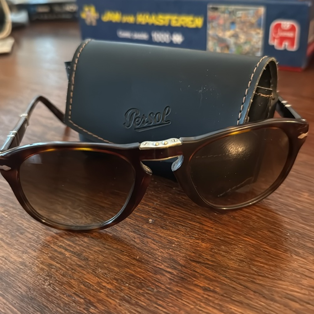 Persol Folding Sunglasses with Case. Brown Gardient Lenses Tortoise Shell Frame